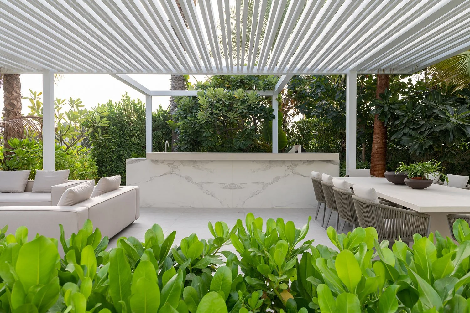 Elegant Design Elements For Modern Outdoor Kitchens